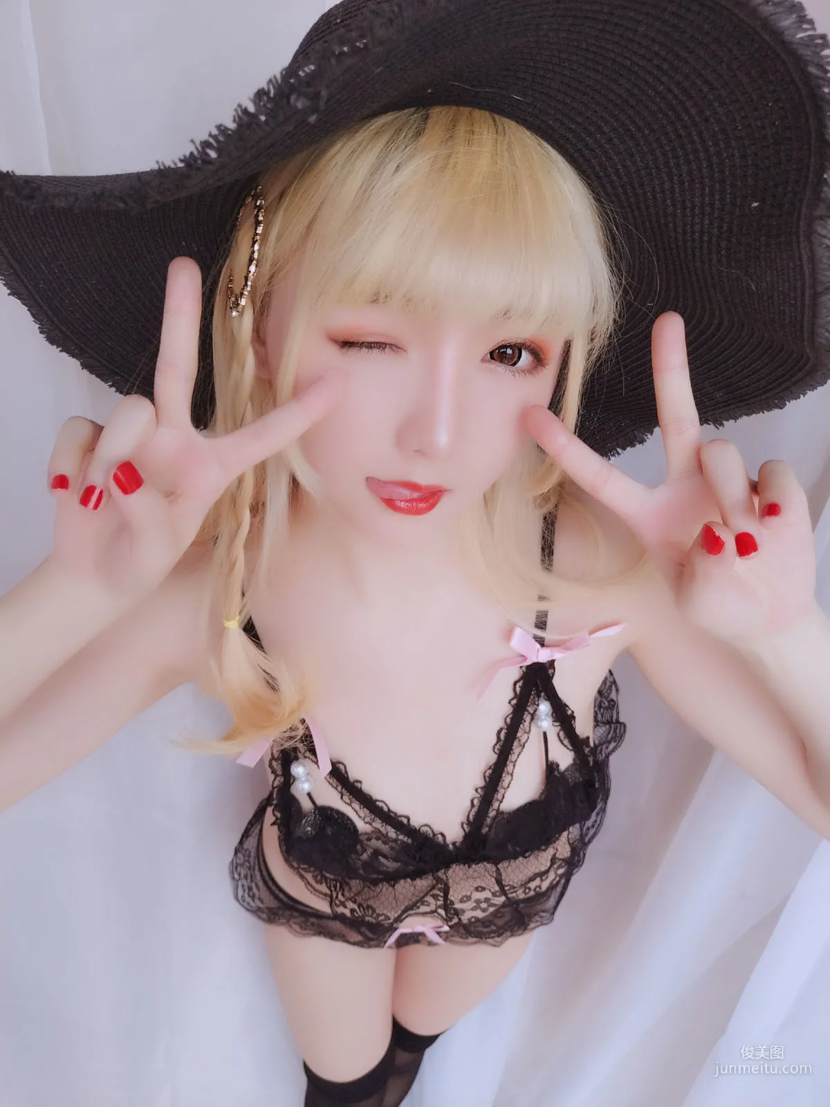 Coser Girl Xingzhi Chichi, Happy Holiday Pack [Cosplay] Photo Set photo 17