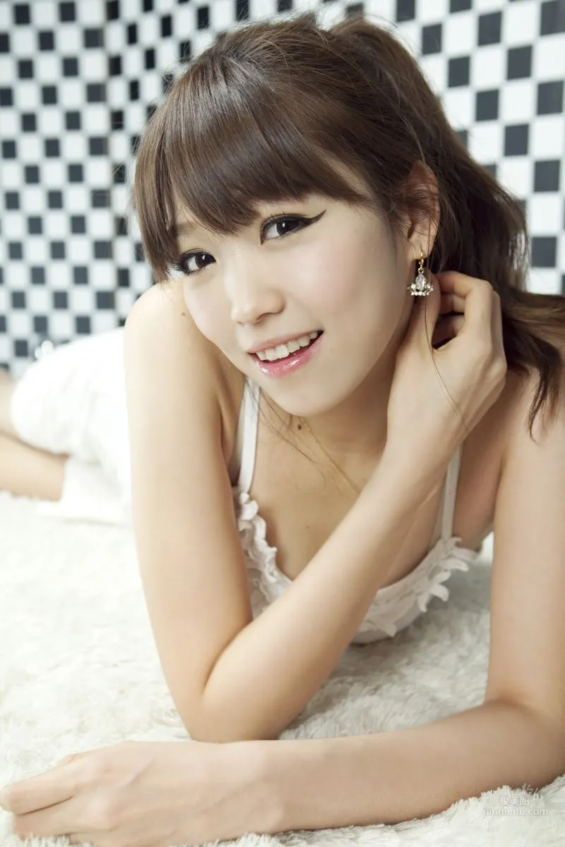 李恩慧《白色吊带睡裙》[韩国女神] 写真集44