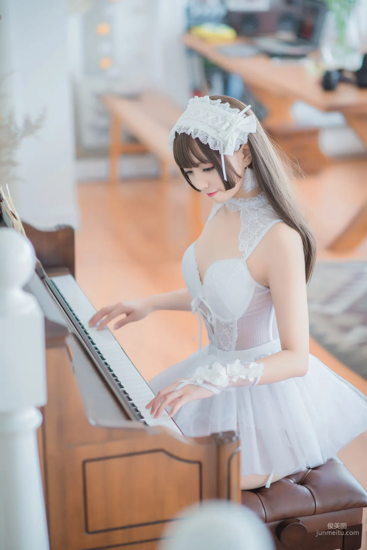 Xiaoye Meizi w 'White Gauze Skirt + Rem Nurse + Rem Bunny Girl' [Web Idols] Photo Set photo 8
