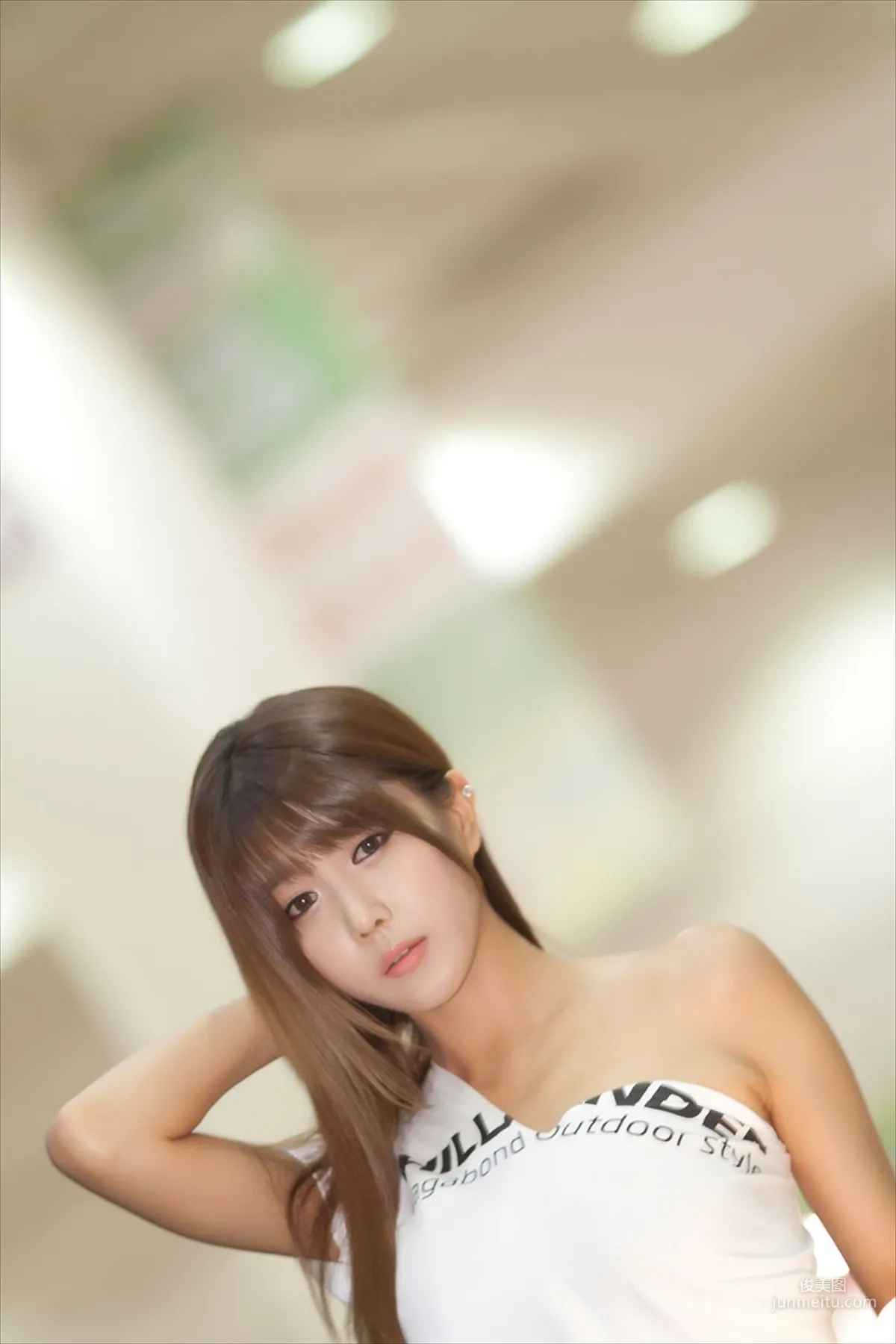 Heo Yun Mi, Sexy White Shirt Denim Shorts Street Car Show [Korean Booth Beauty] Photo Pictures photo 93