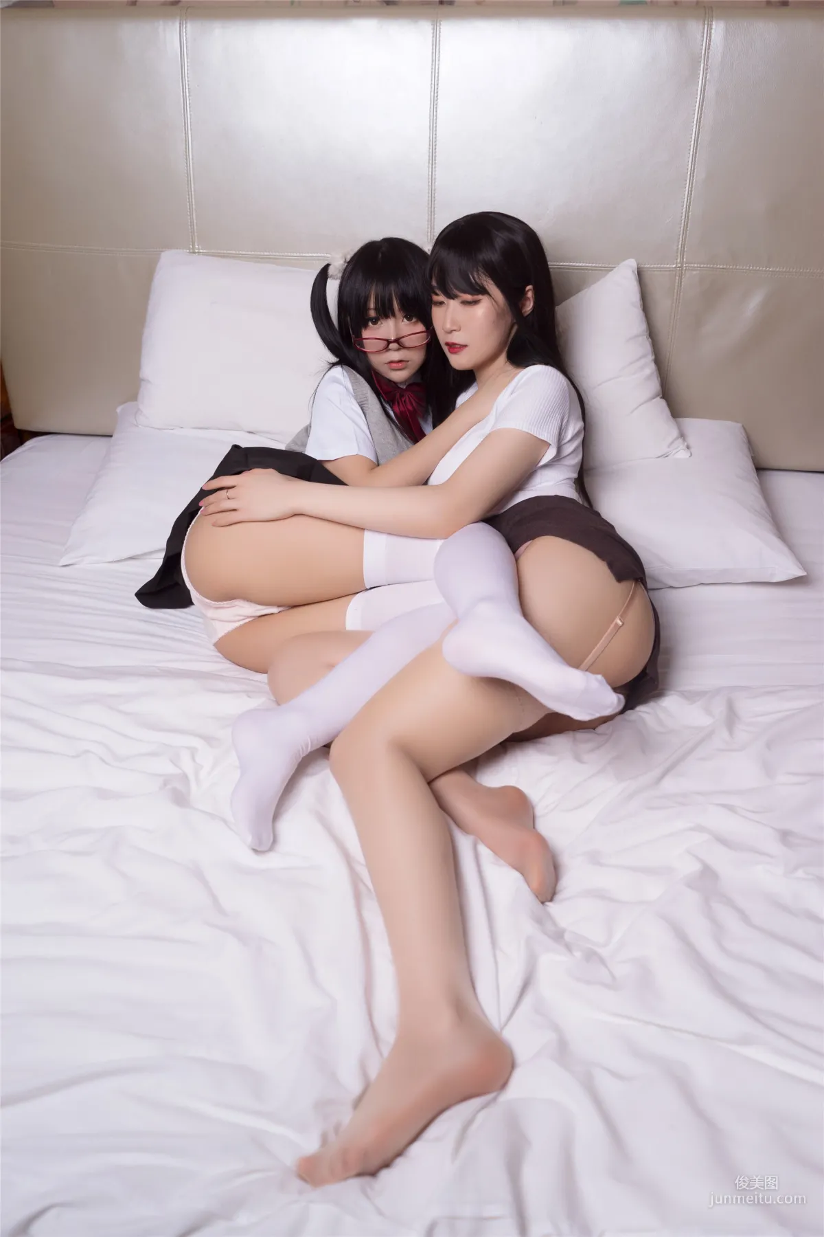 COSER Baiyin 81 & Yao Yaole, Sisters Silk Seduction [Cosplay Bonus] Photo Set photo 48