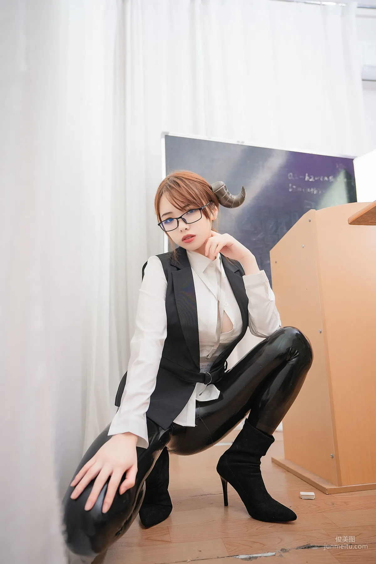 雯妹不讲道理《魅魔 office devil》 [COSPLAY福利] 写真集24