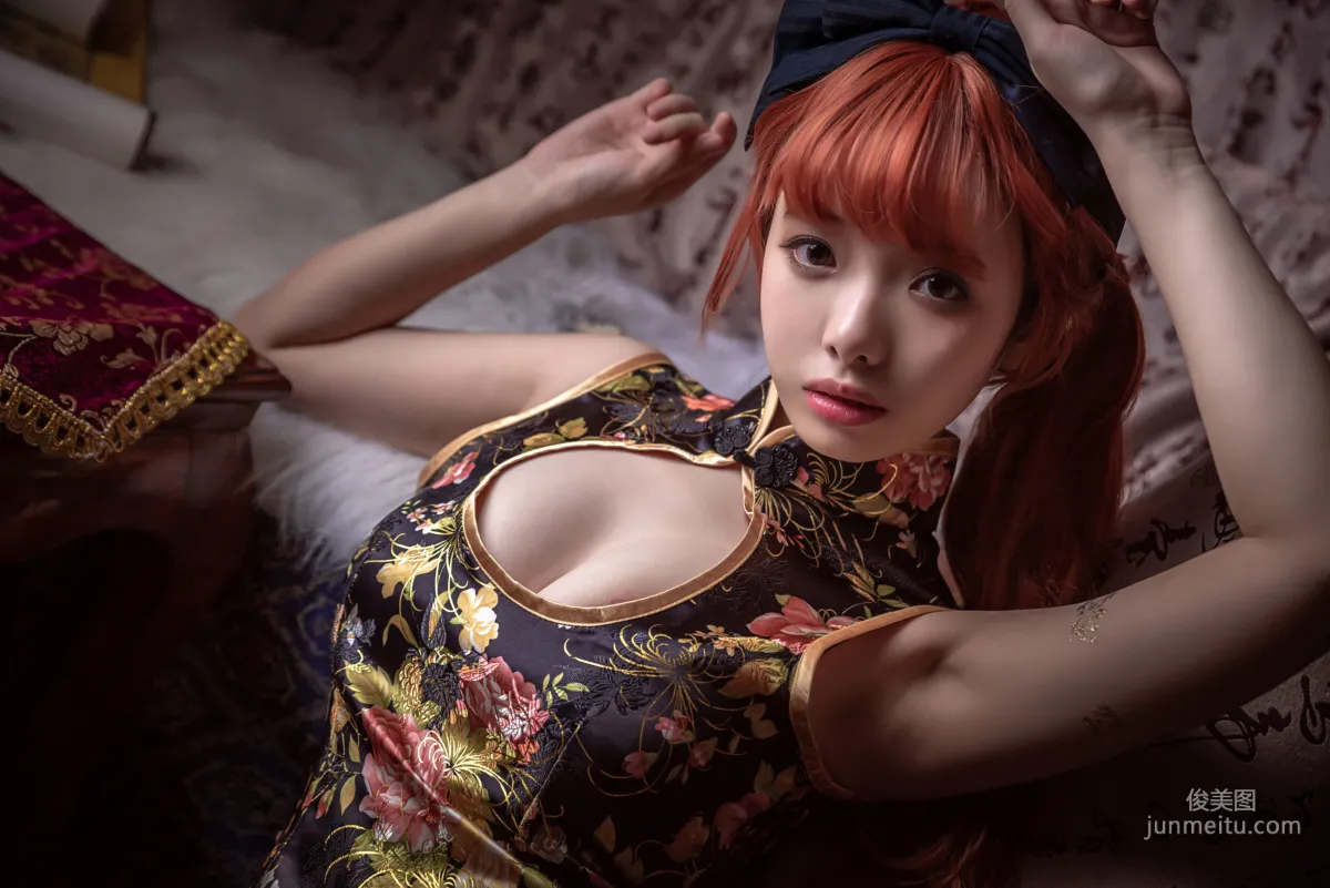 雯妹 《低胸裸足》  [COSPLAY福利] 写真集14