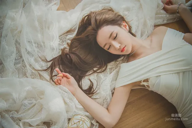 李妍靜《絕美高雅氣質女神3》寫真集