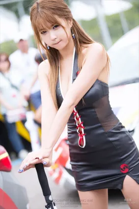 許允美《2014首爾汽車展-皮衣長靴系列》圖片合集