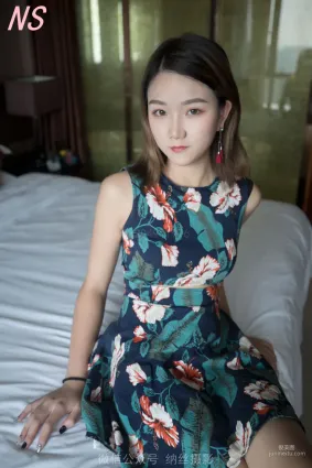 依依《超美腿無縫絲襪嫩腳》 [納絲攝影] 寫真集