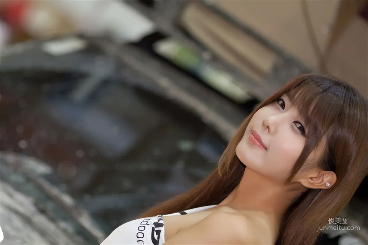 Heo Yun Mi, Sexy White Shirt Denim Shorts Street Car Show [Korean Booth Beauty] Photo Pictures photo 95