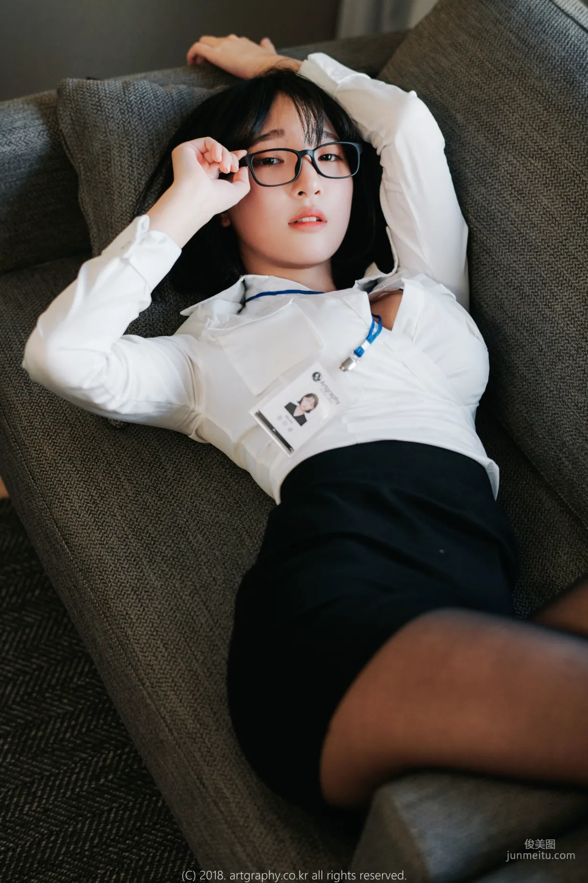 Big Bust Girl Jiang Renqing, Black Stockings Uniform + Maid Seduction [ARTGRAVIA] Photo Set photo 6