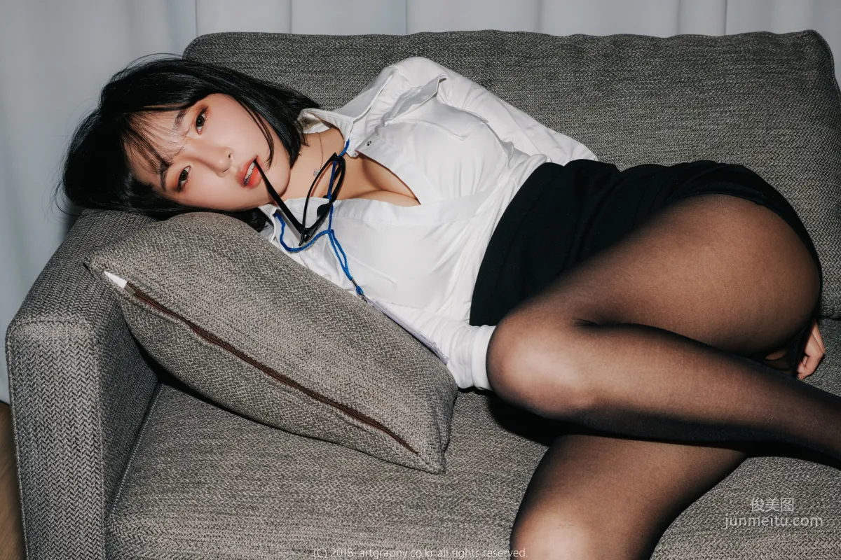 Big Bust Girl Jiang Renqing, Black Stockings Uniform + Maid Seduction [ARTGRAVIA] Photo Set photo 18