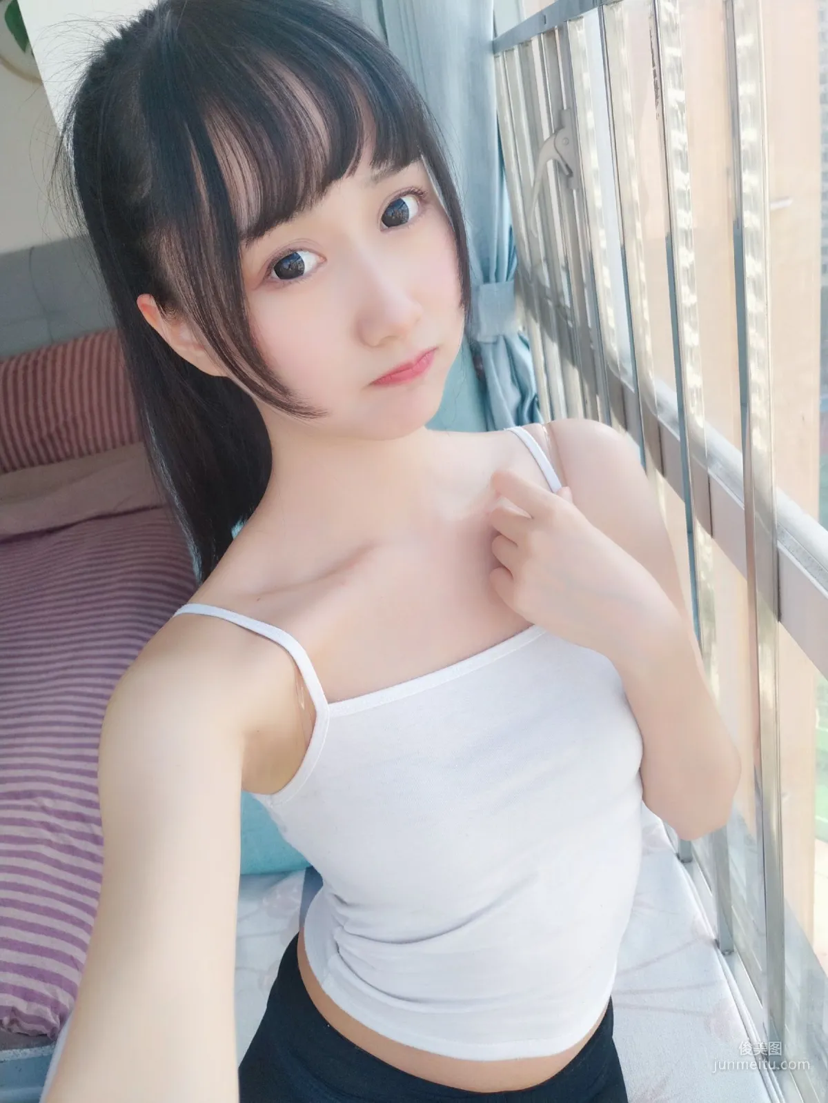 Mu Mianmian OwO, Tank Top and Black Stockings at Home [COSER Beauty] Photo Set photo 38