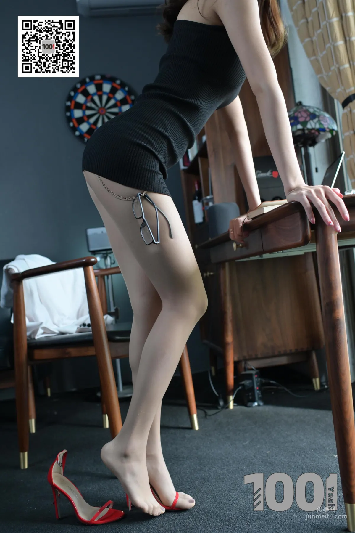 Lucy Lace Little Secretary 3 [One Thousand and One Nights IESS] Stockings and Legs Photo Set photo 26