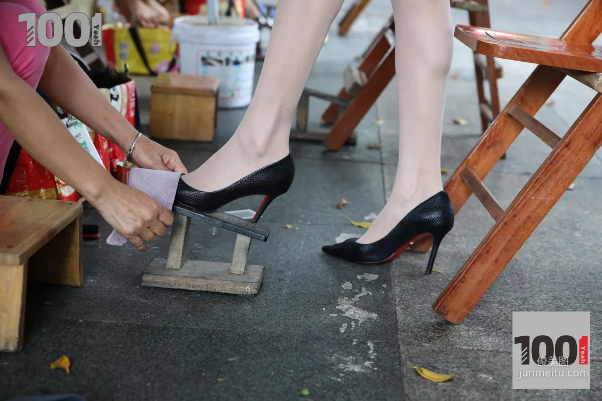 Lucy, Shoe Shine 2 [One Thousand and One Nights IESS] Beautiful Legs and Feet Photo Set photo 94