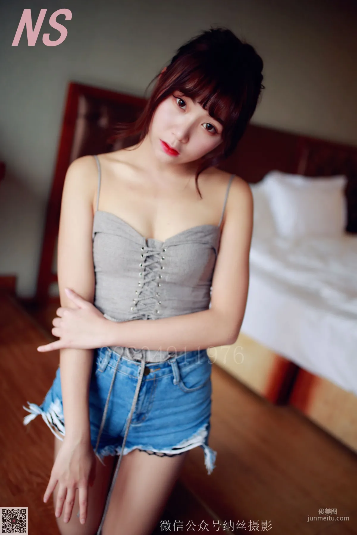 灵儿《酒店里的灰丝牛仔短裤》 [纳丝摄影] NO.103 写真集81