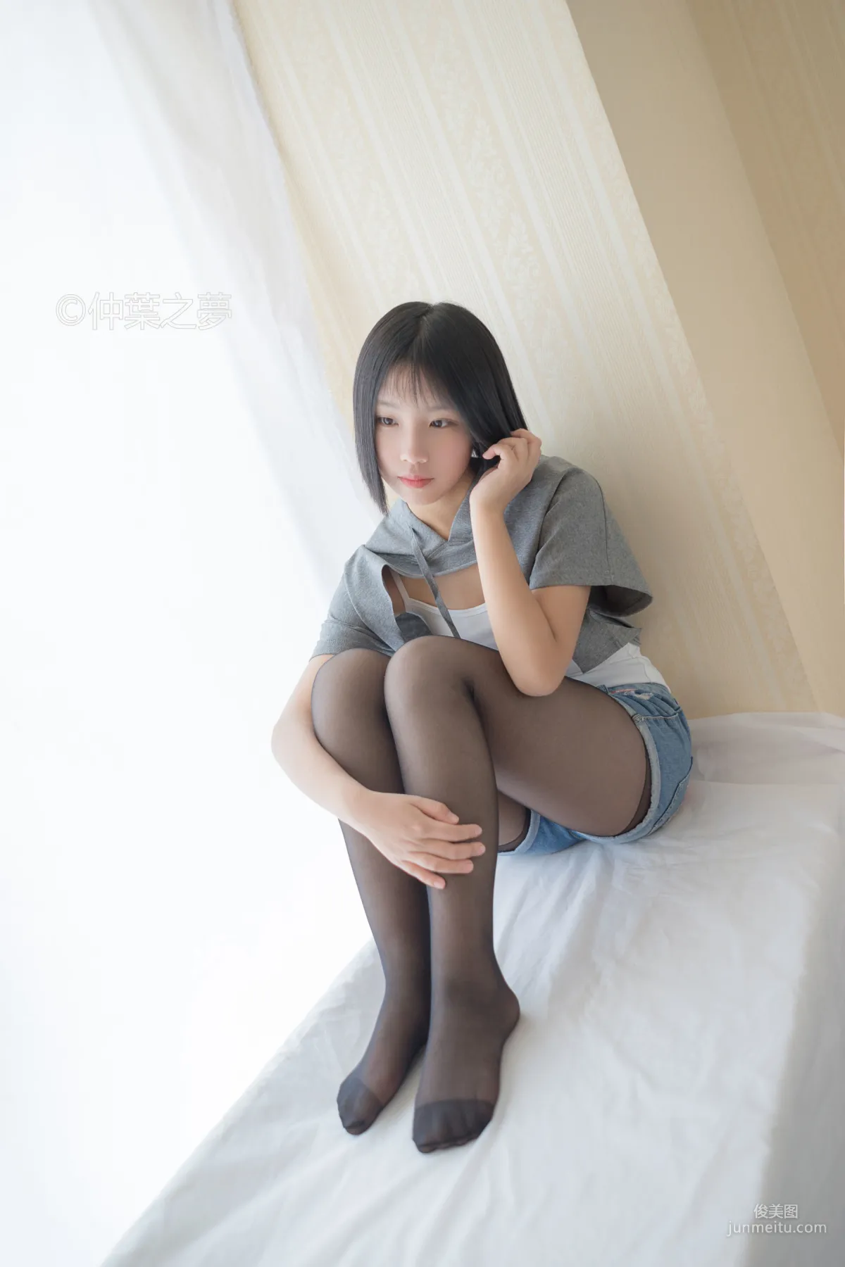 鹿野奈緒《包臀黑絲》 [輕蘭映畫] Grand.003 寫真集 4