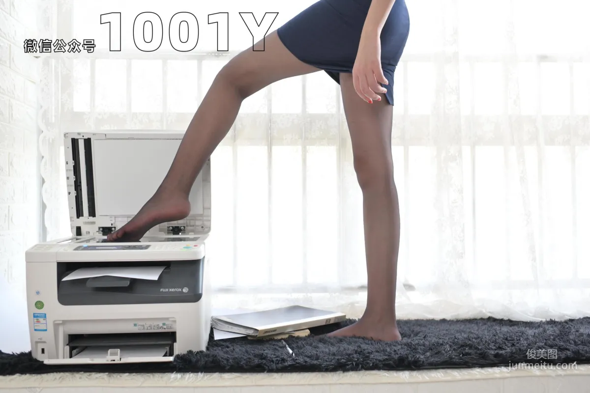 Xi Gua, My Little Secretary 2 [One Thousand and One Nights] Beautiful Legs and Silk Feet Photo Set photo 2