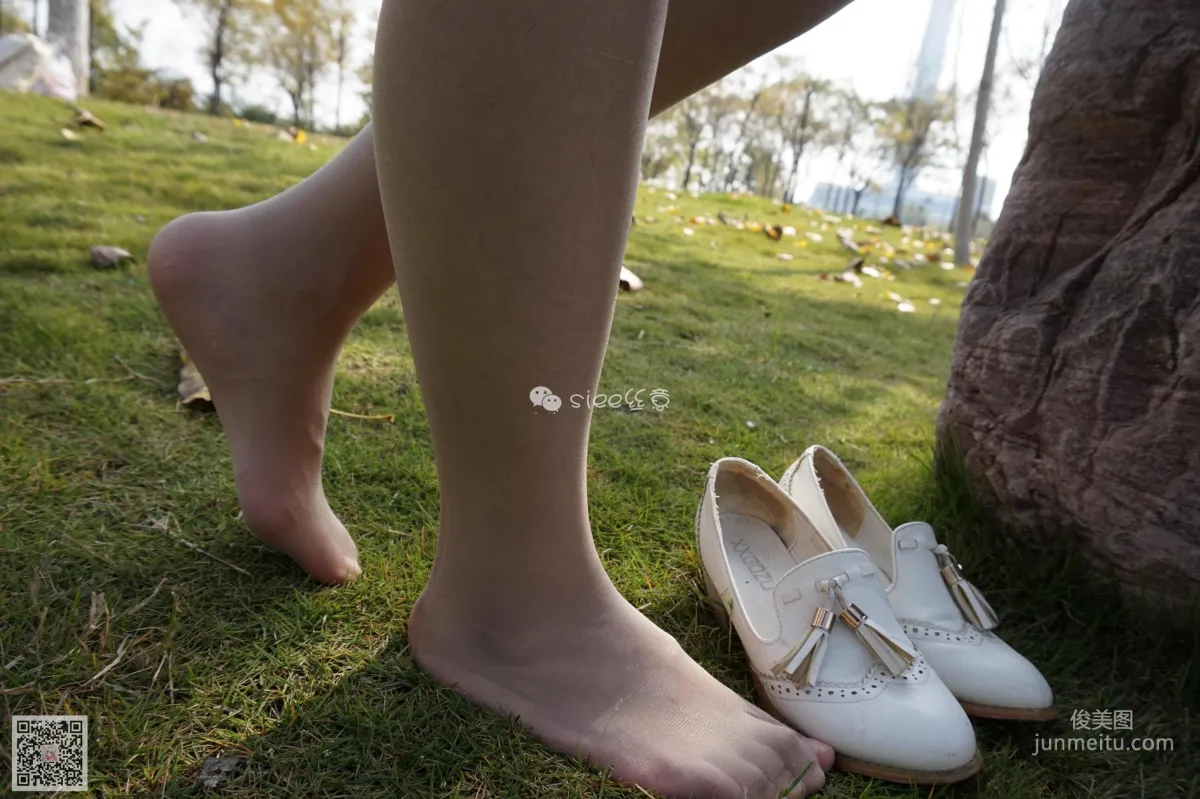 鱼鱼&茹茹《草地悠闲》 [丝意SIEE] No.011 写真集33
