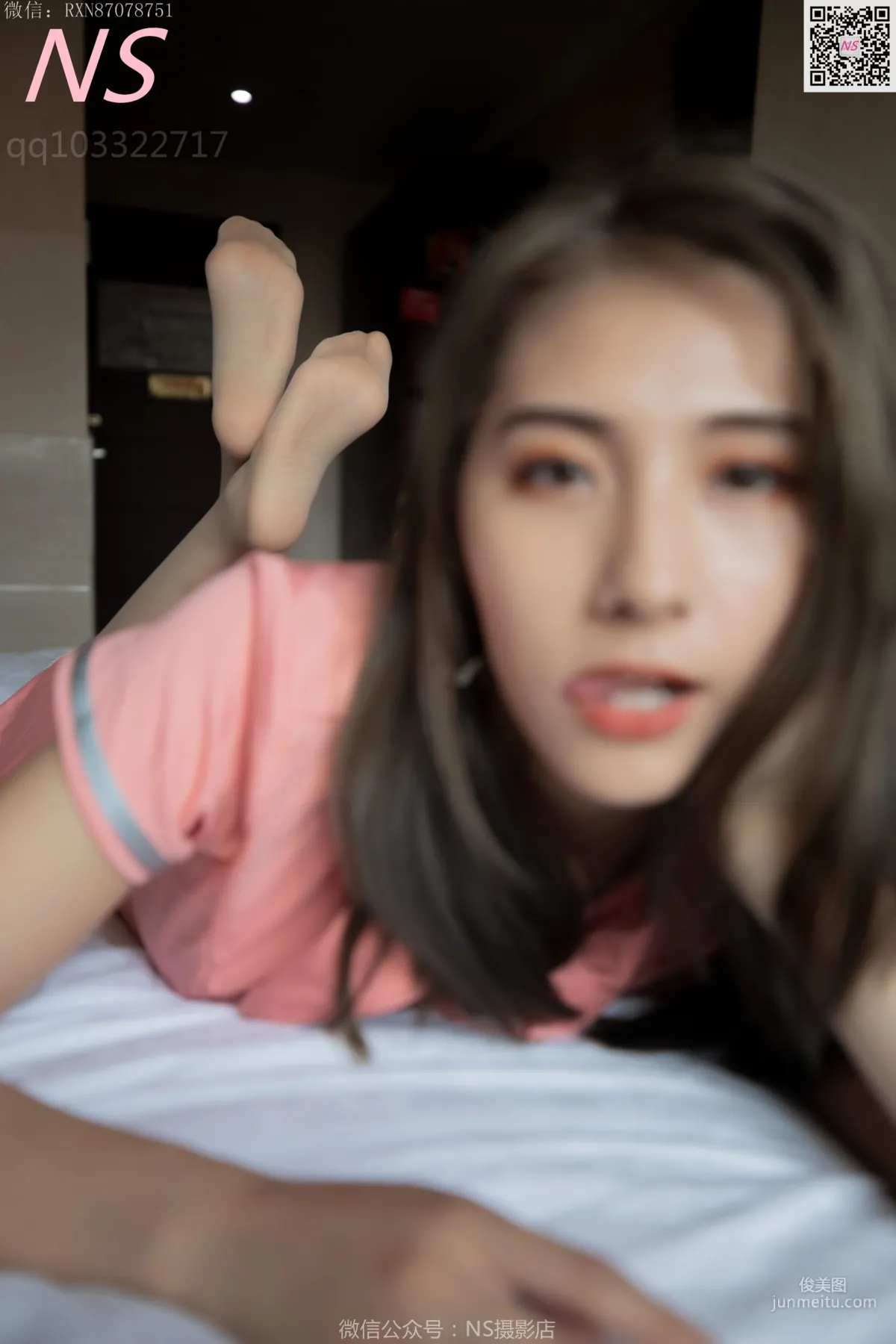 小允儿《明星脸丝袜美腿》 [纳丝摄影] 写真集18