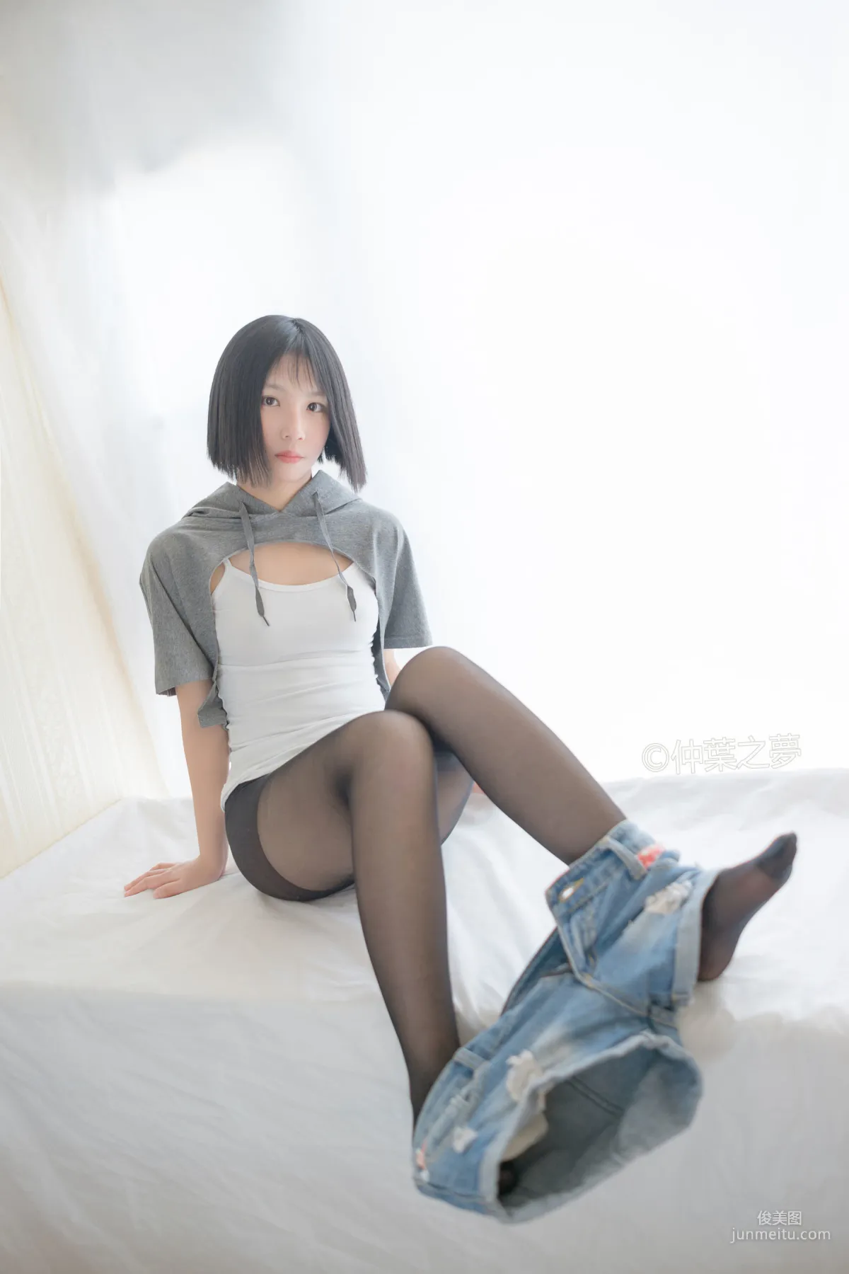 鹿野奈緒《包臀黑絲》 [輕蘭映畫] Grand.003 寫真集 16
