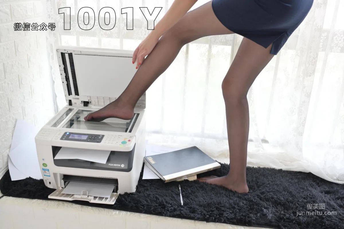 Xi Gua, My Little Secretary 2 [One Thousand and One Nights] Beautiful Legs and Silk Feet Photo Set photo 10