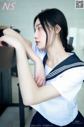 子涵《黑色絲襪的家居生活》 [納絲攝影] 寫真集