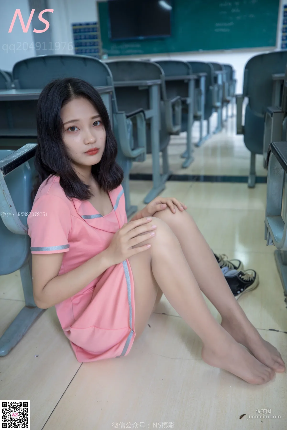 小蝴蝶《纯纯的丝袜帆布鞋》 [纳丝摄影] 写真集44