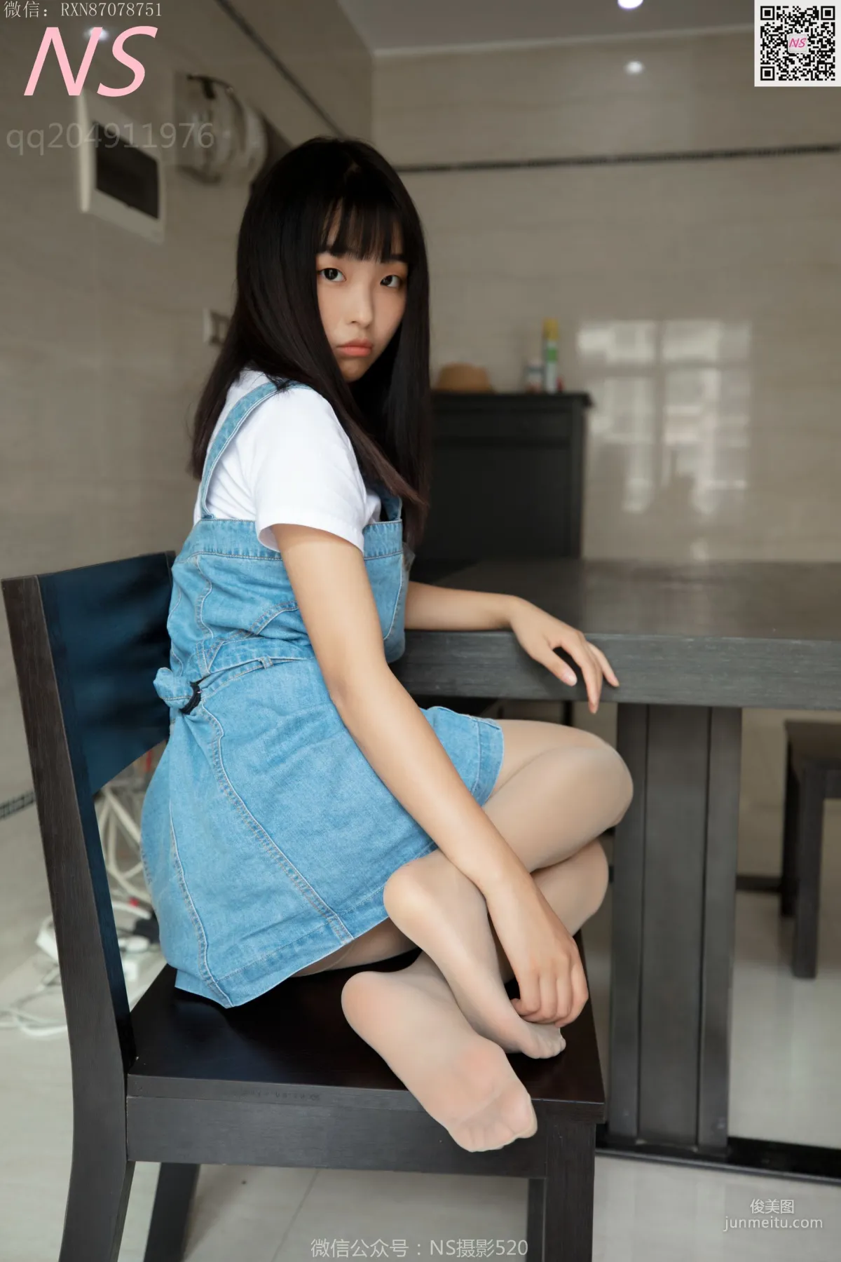 小西柚《嫩嫩的絲襪腳丫丫》 [納絲攝影] 寫真集 36