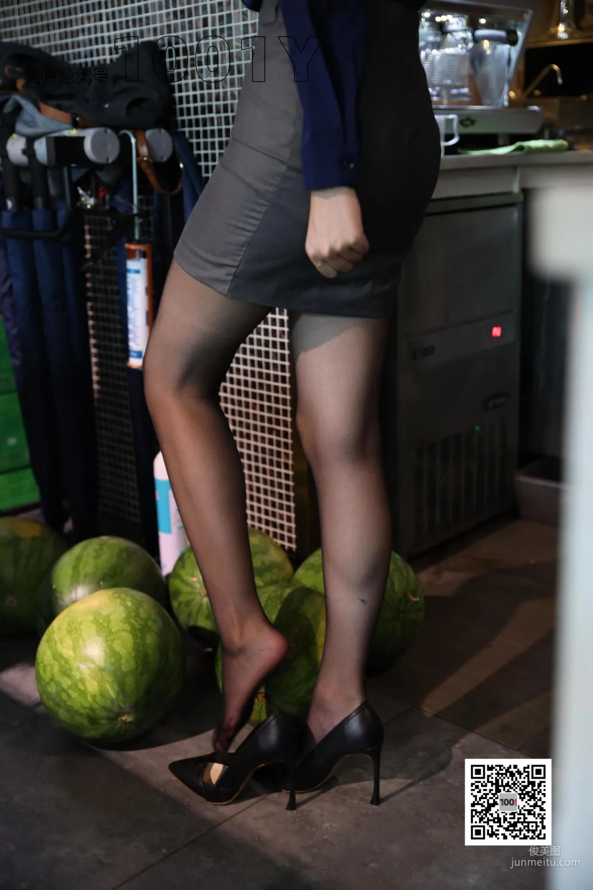 Tui Tui, Restaurant Waitress 2 [One Thousand and One Nights IESS] Beautiful Legs and Silk Feet Photo Set photo 12