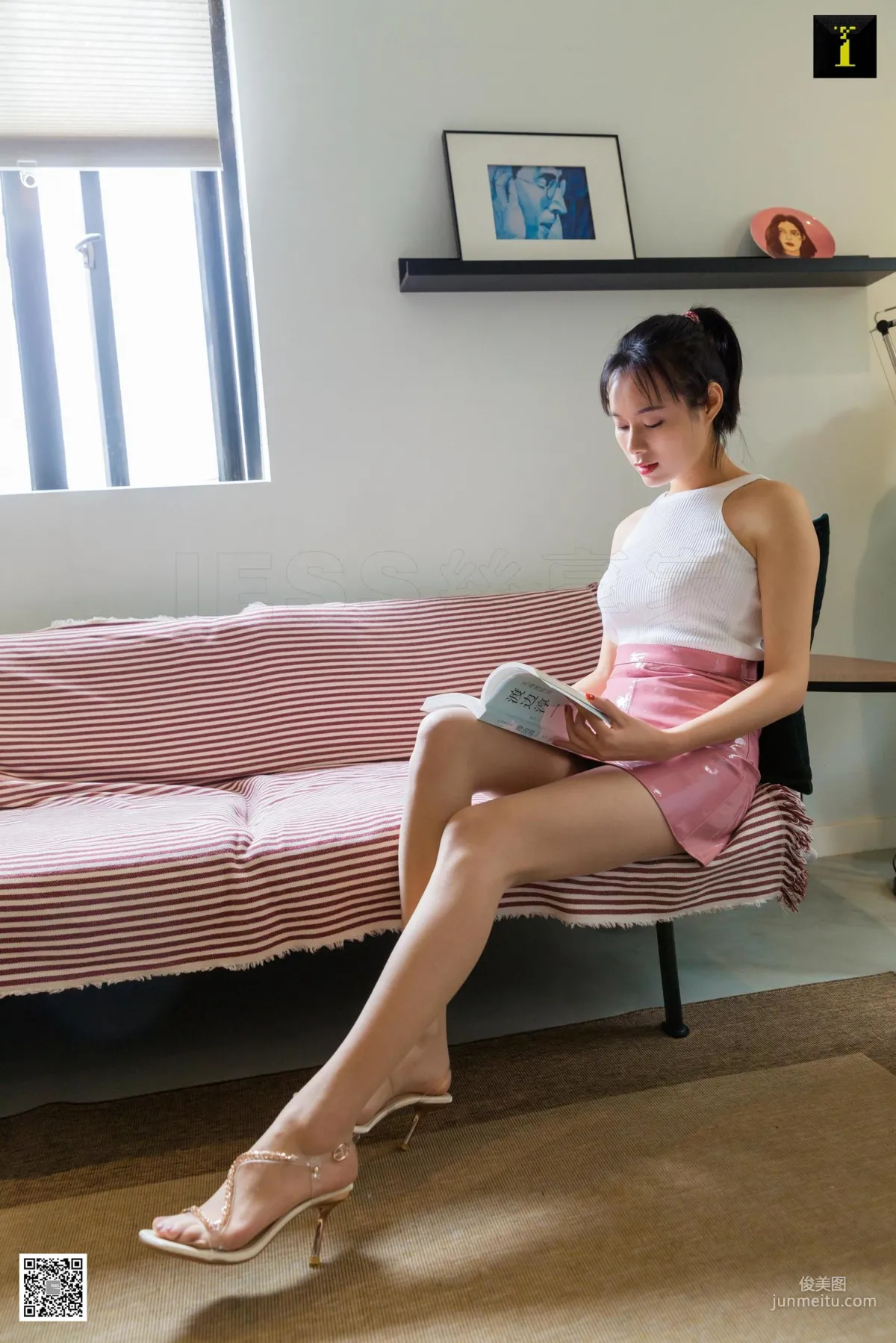 Xiao Xiao, Beautiful Feet and Snake-Shaped Sandals, [IESS] Legs and Feet Photo Set photo 28