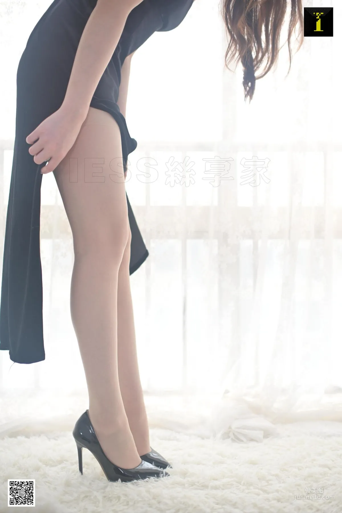 Yun Zhi, Yun Zhi's Long Slit Cheongsam [IESS] Beautiful Legs and Silk Feet Photo Set photo 53