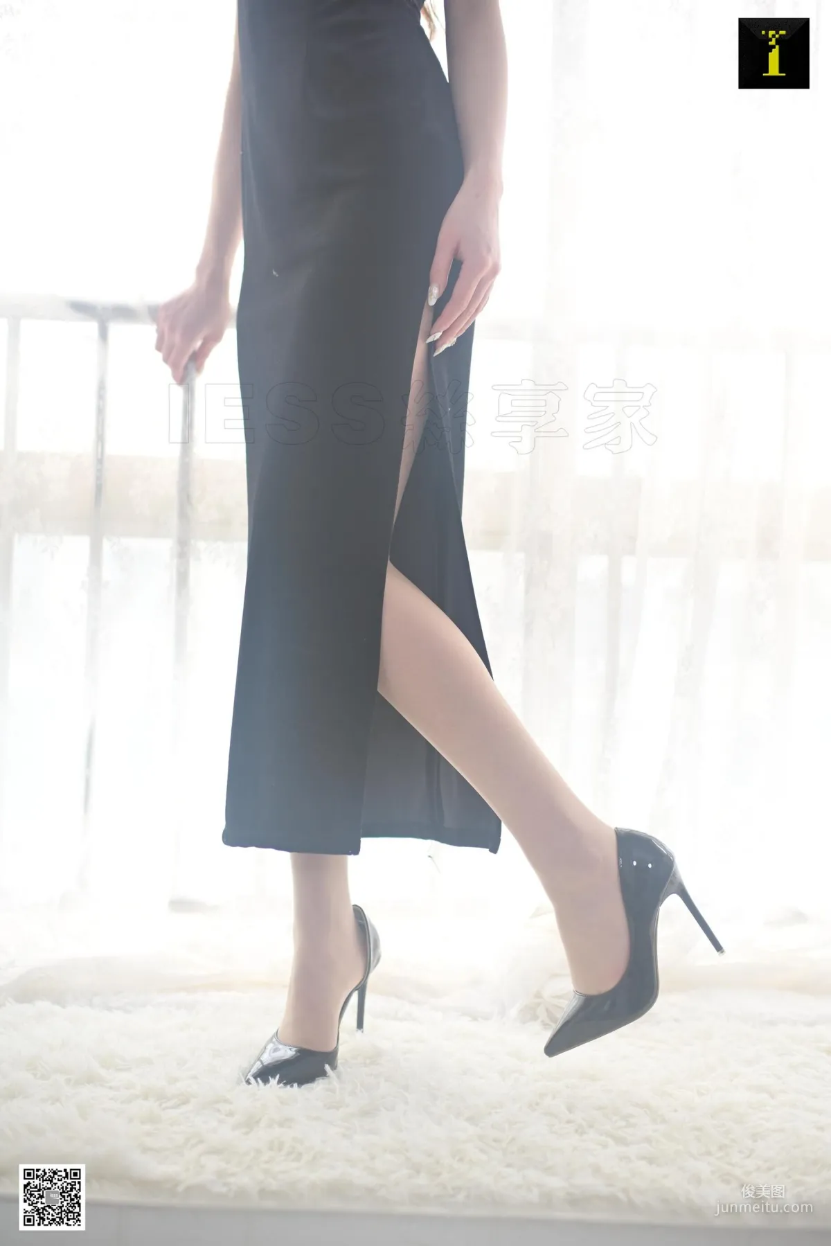 Yun Zhi, Yun Zhi's Long Slit Cheongsam [IESS] Beautiful Legs and Silk Feet Photo Set photo 59