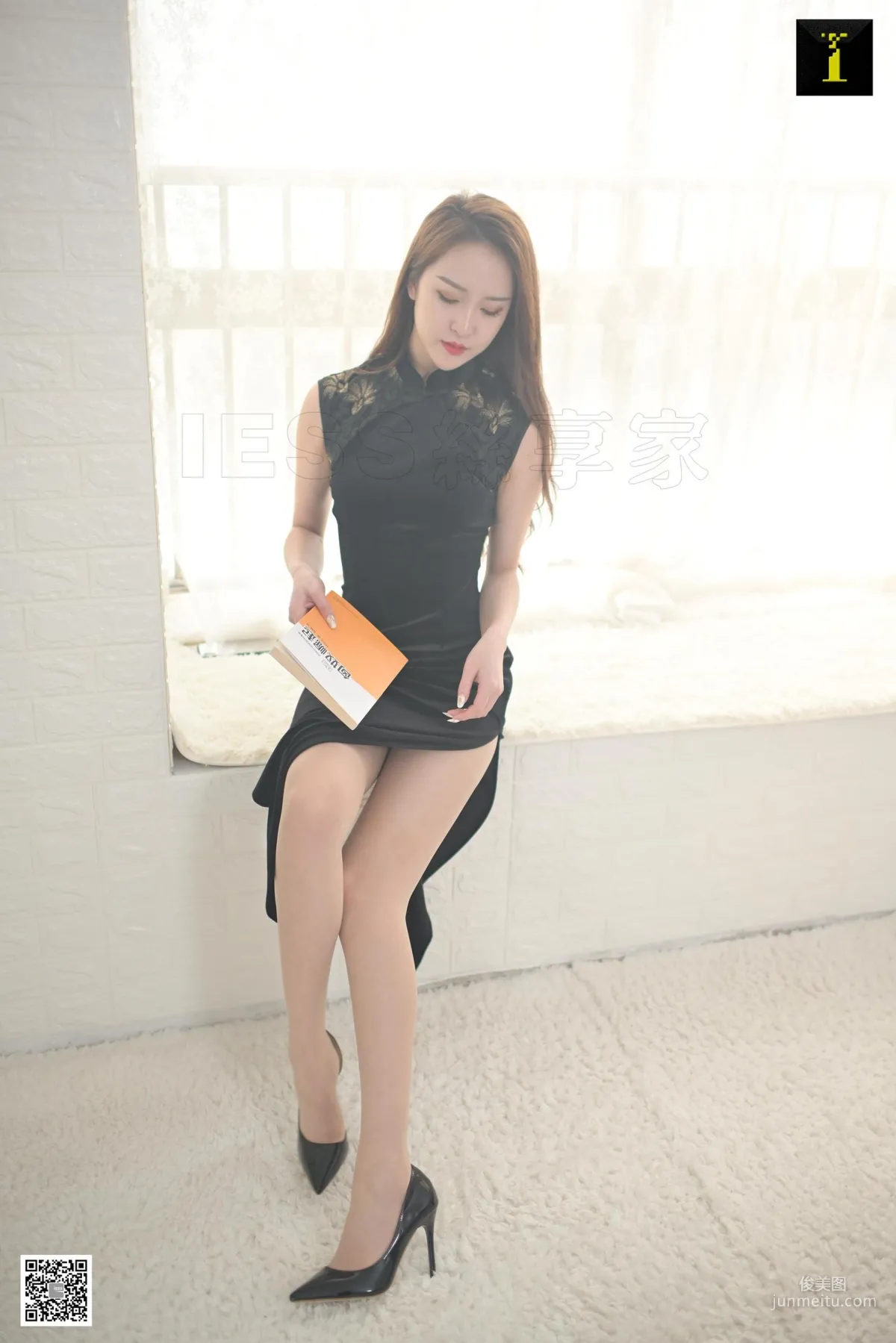 Yun Zhi, Yun Zhi's Long Slit Cheongsam [IESS] Beautiful Legs and Silk Feet Photo Set photo 11