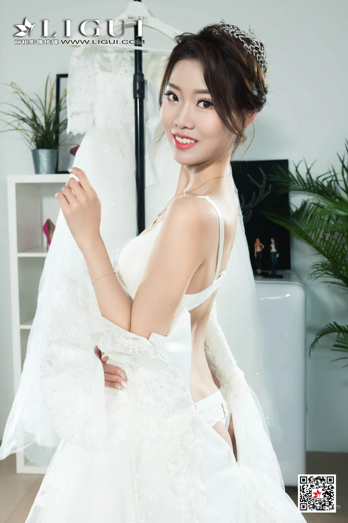 鐘情《白絲婚紗新娘》 [麗櫃Ligui] 寫真集 25