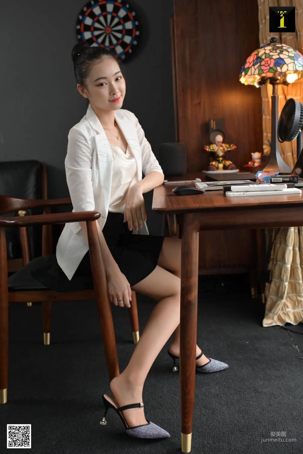 San Gongzhu 'San Gongzhu's Baby Face' [IESS] Stockings and Beautiful Legs Photo Set photo 2
