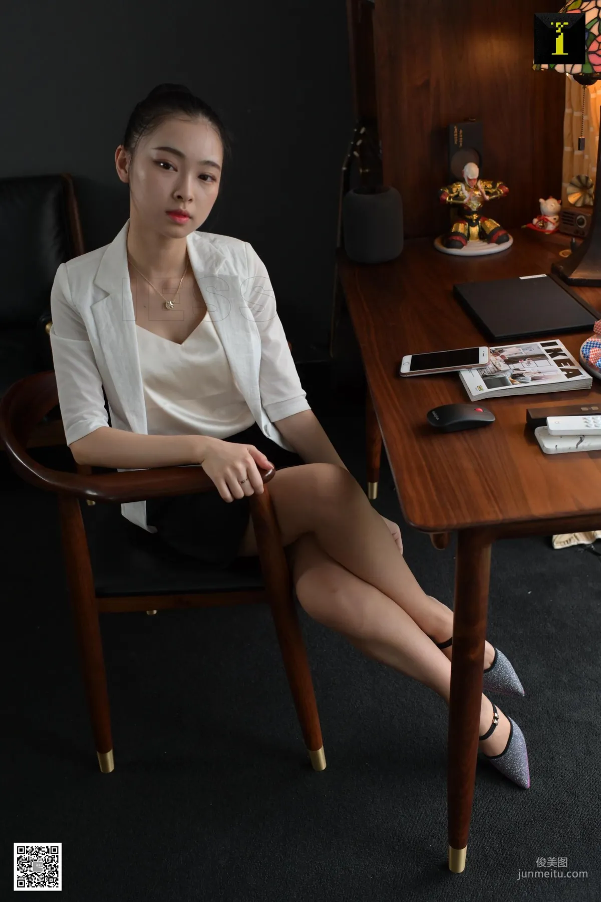 San Gongzhu 'San Gongzhu's Baby Face' [IESS] Stockings and Beautiful Legs Photo Set photo 28