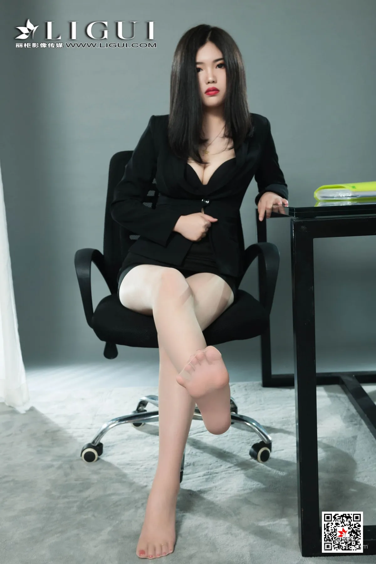 小辫儿《肉丝西服OL美腿》 [丽柜Ligui] 写真集16
