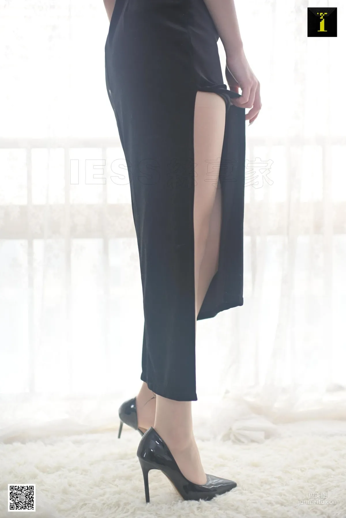 Yun Zhi, Yun Zhi's Long Slit Cheongsam [IESS] Beautiful Legs and Silk Feet Photo Set photo 51