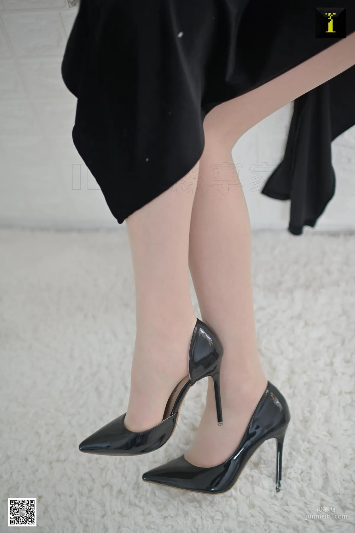 Yun Zhi, Yun Zhi's Long Slit Cheongsam [IESS] Beautiful Legs and Silk Feet Photo Set photo 4