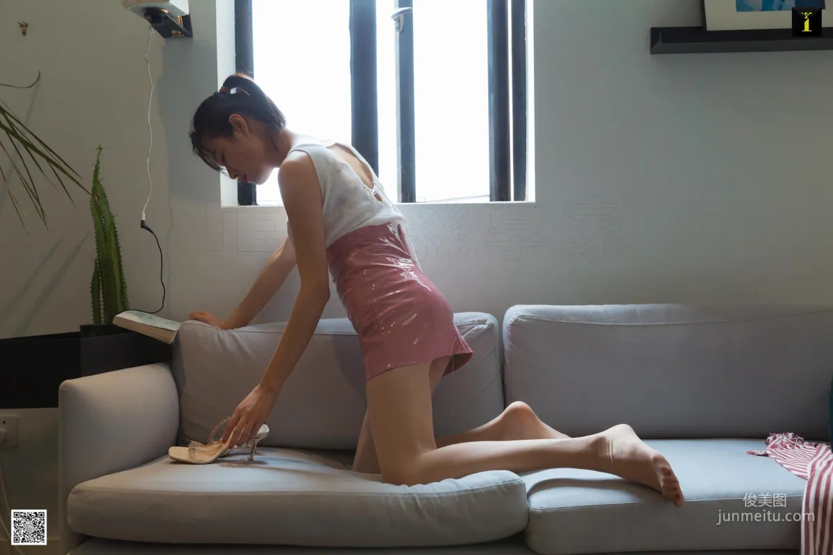 Xiao Xiao, Beautiful Feet and Snake-Shaped Sandals, [IESS] Legs and Feet Photo Set photo 73