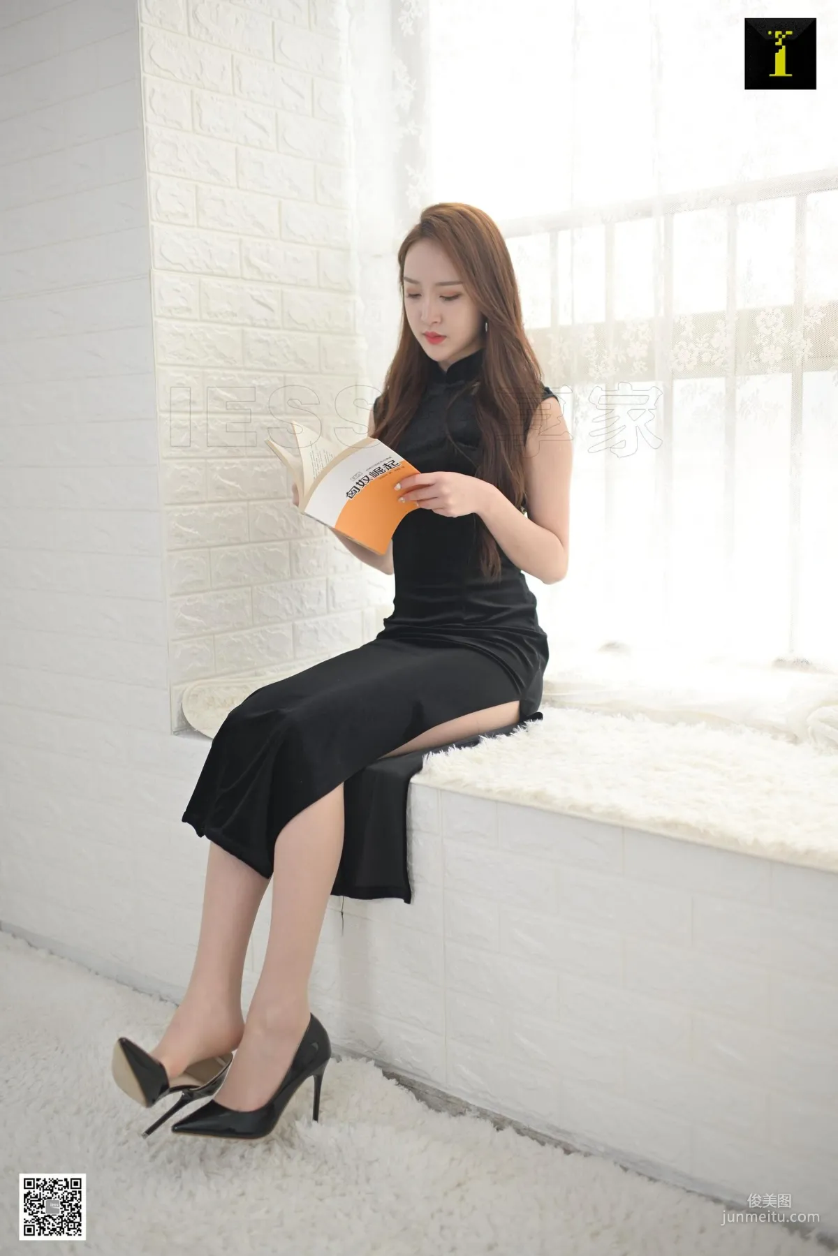 Yun Zhi, Yun Zhi's Long Slit Cheongsam [IESS] Beautiful Legs and Silk Feet Photo Set photo 21