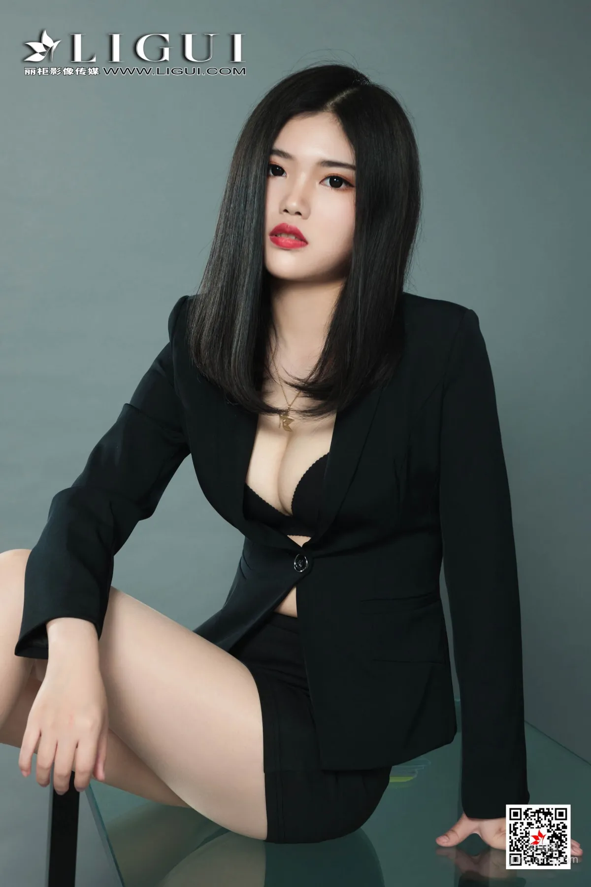 小辫儿《肉丝西服OL美腿》 [丽柜Ligui] 写真集24