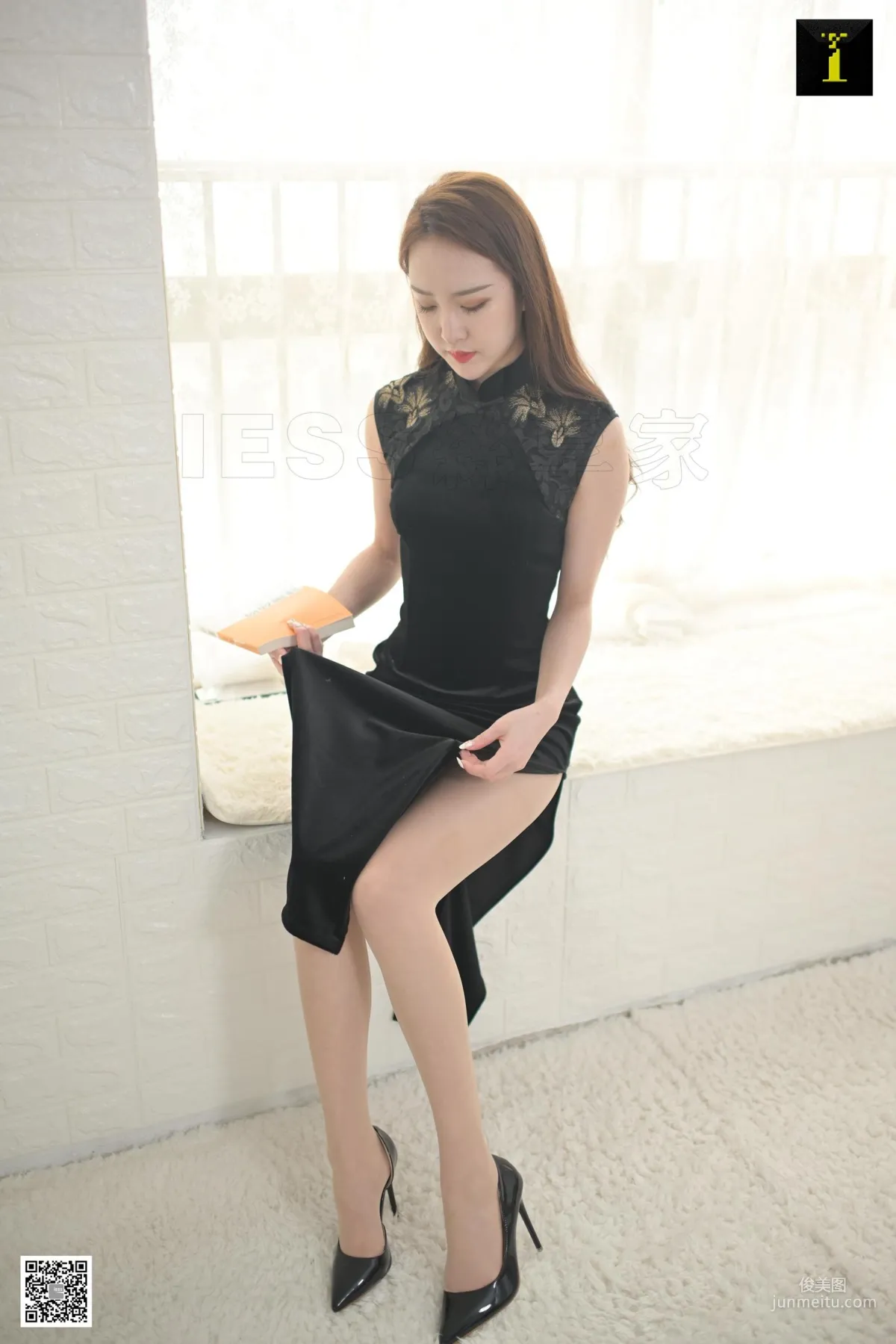 Yun Zhi, Yun Zhi's Long Slit Cheongsam [IESS] Beautiful Legs and Silk Feet Photo Set photo 5