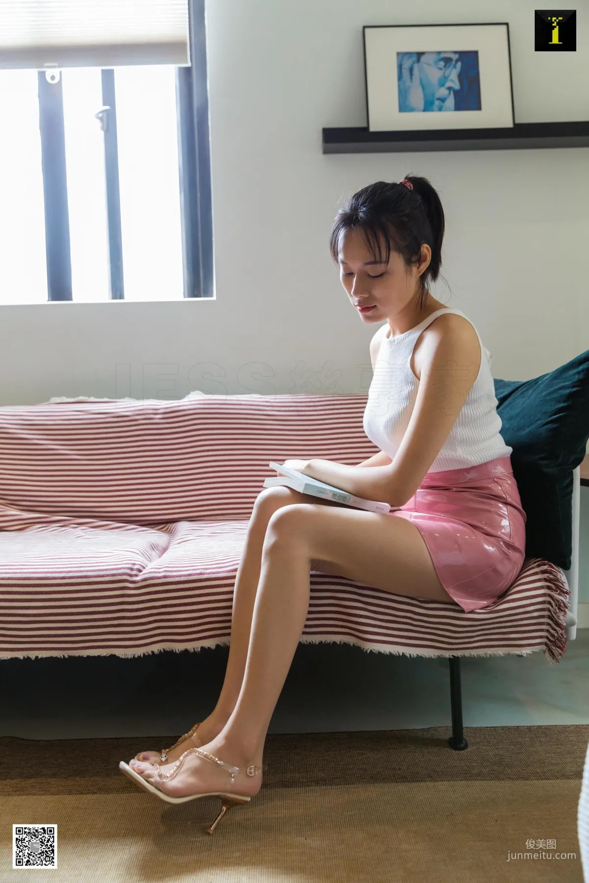 Xiao Xiao, Beautiful Feet and Snake-Shaped Sandals, [IESS] Legs and Feet Photo Set photo 33
