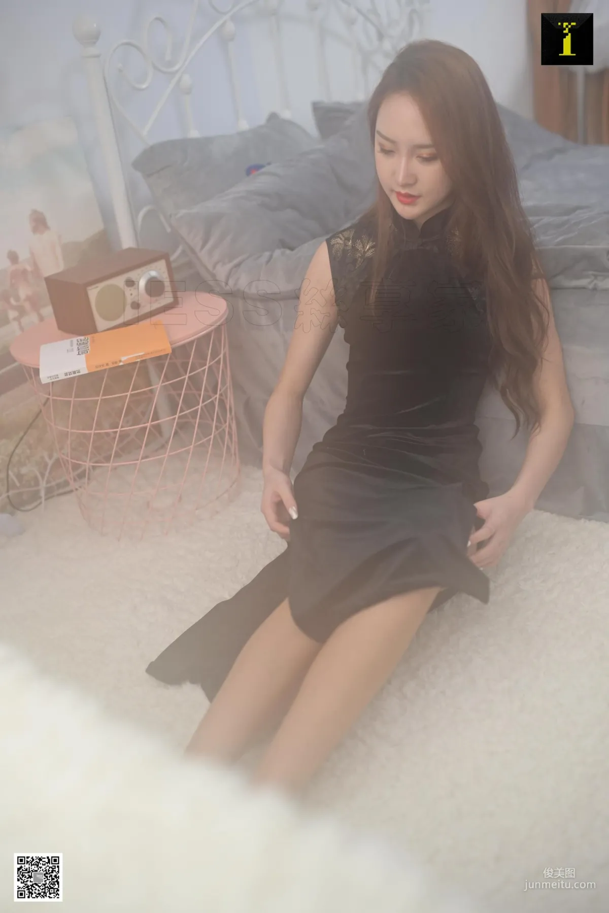 Yun Zhi, Yun Zhi's Long Slit Cheongsam [IESS] Beautiful Legs and Silk Feet Photo Set photo 93