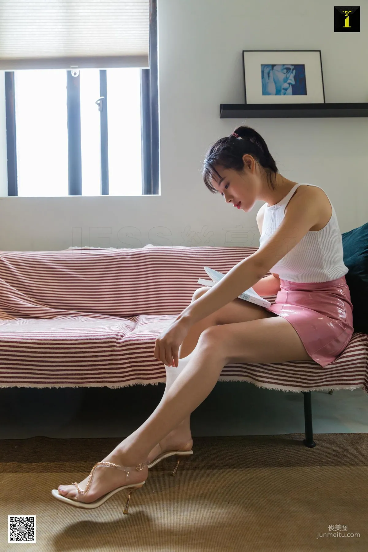 Xiao Xiao, Beautiful Feet and Snake-Shaped Sandals, [IESS] Legs and Feet Photo Set photo 31