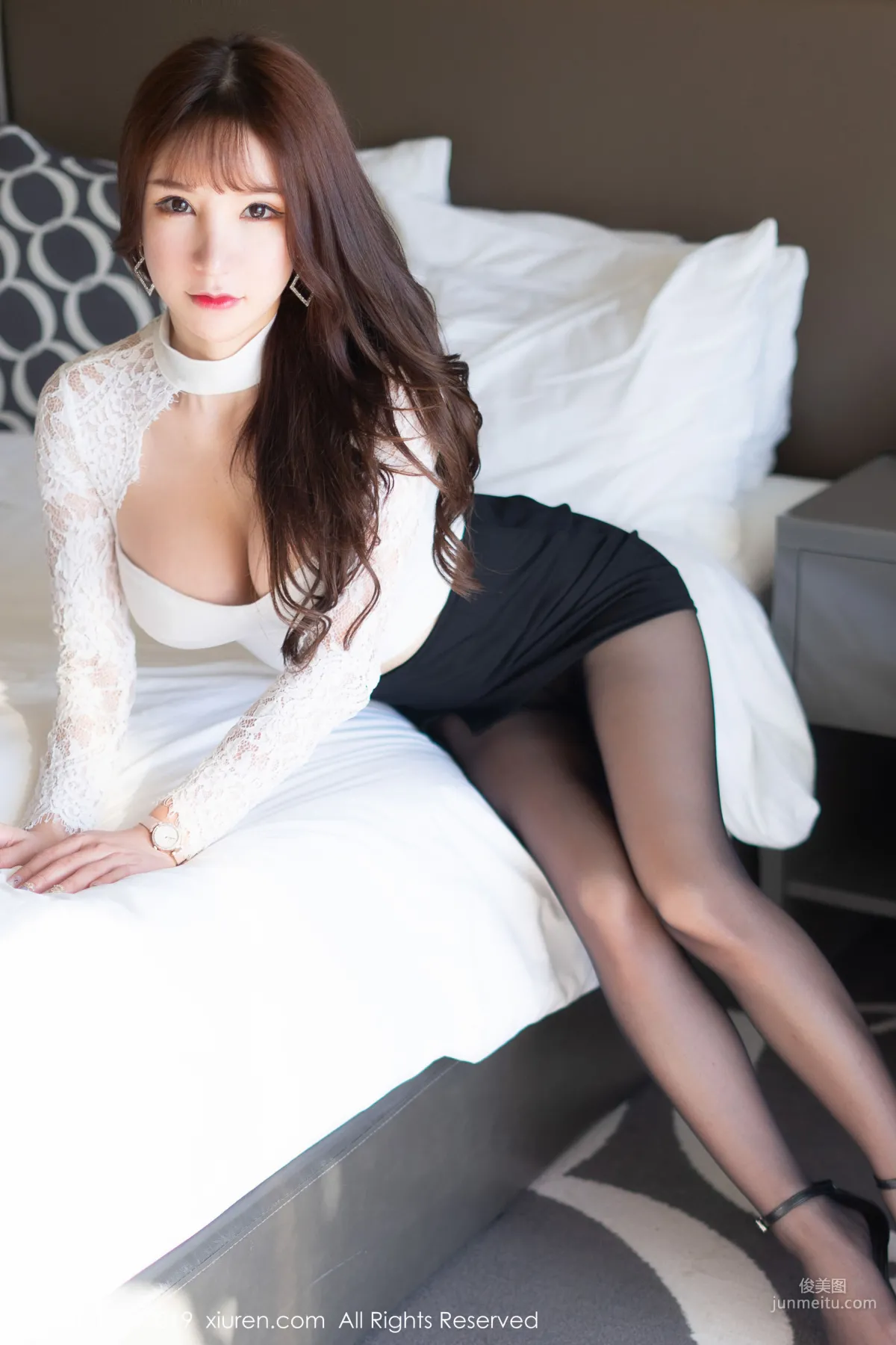 Zhou Yuxi Sandy, Cutout Lingerie Black Stockings Short Skirt [XiuRen] No.1691 Photo Set photo 11