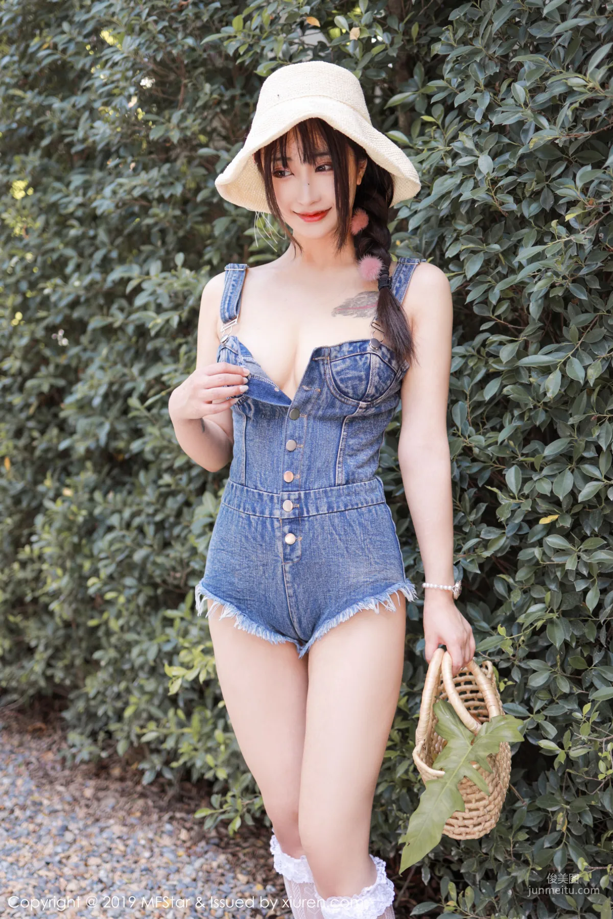 Betty Lin Zixin 《Straw Hat Girl Theme Series》 [MFStar] Vol.228 Photo Set photo 34