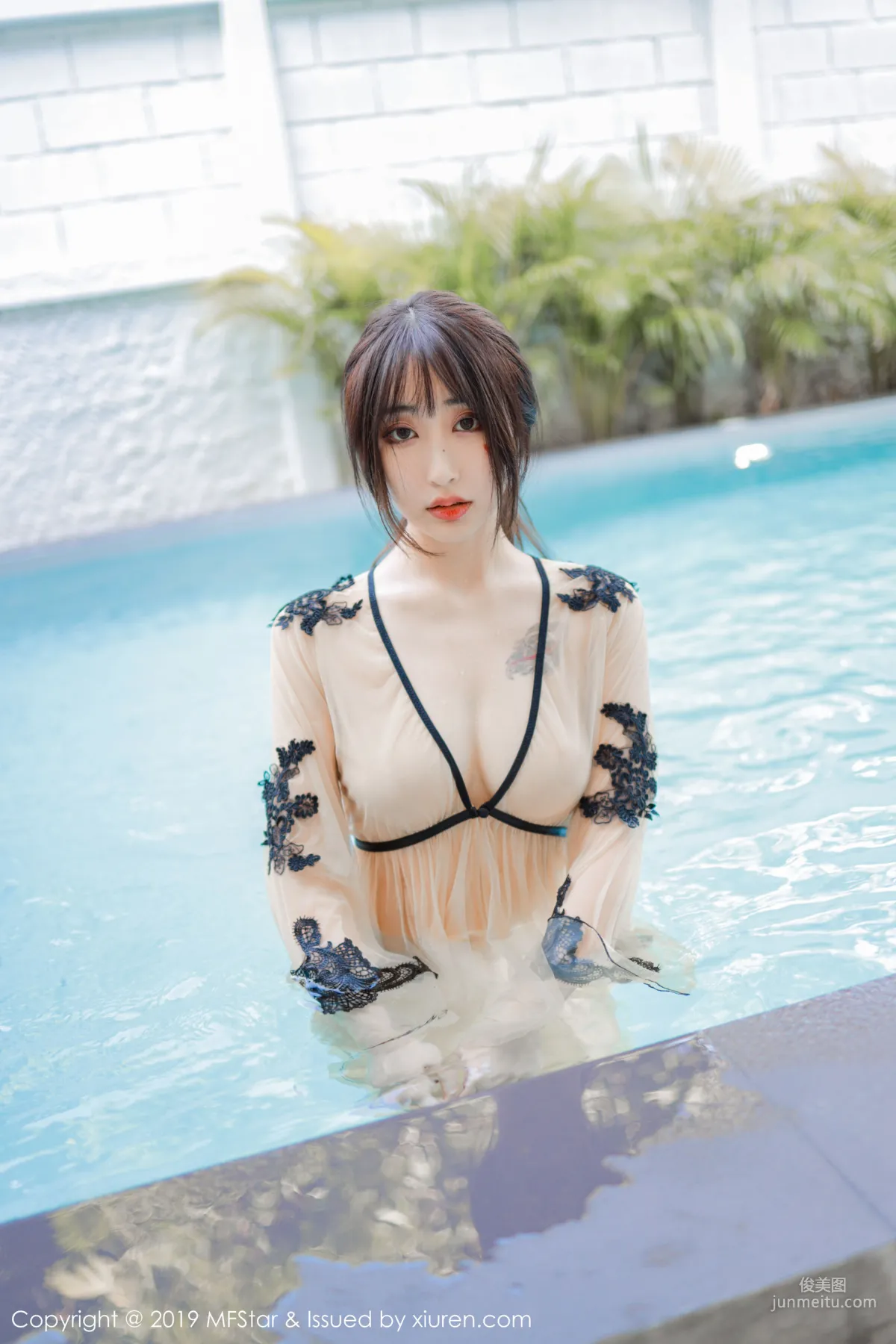 Betty Lin Zixin Pool Bath Beauty Series [MFStar] Vol.230 Photo Set photo 16