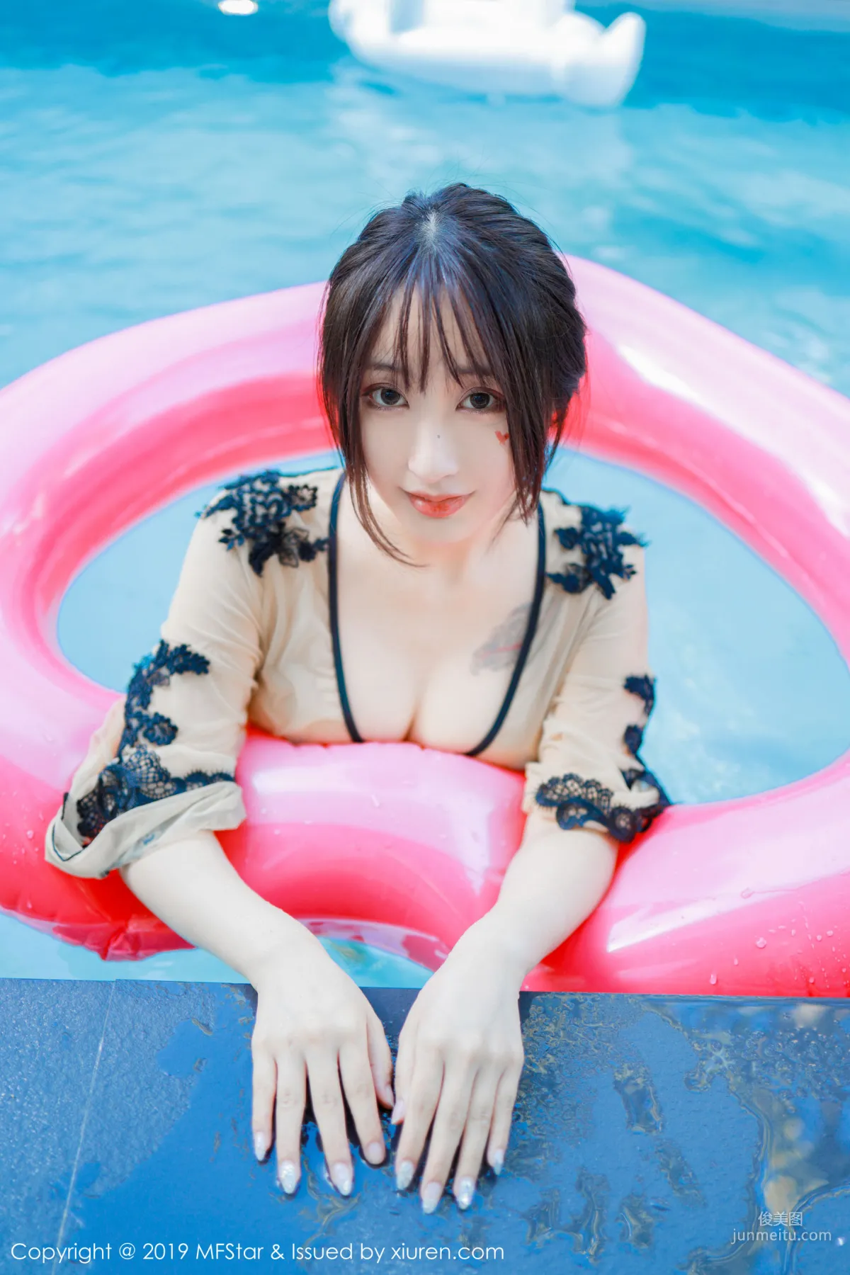 Betty Lin Zixin Pool Bath Beauty Series [MFStar] Vol.230 Photo Set photo 36