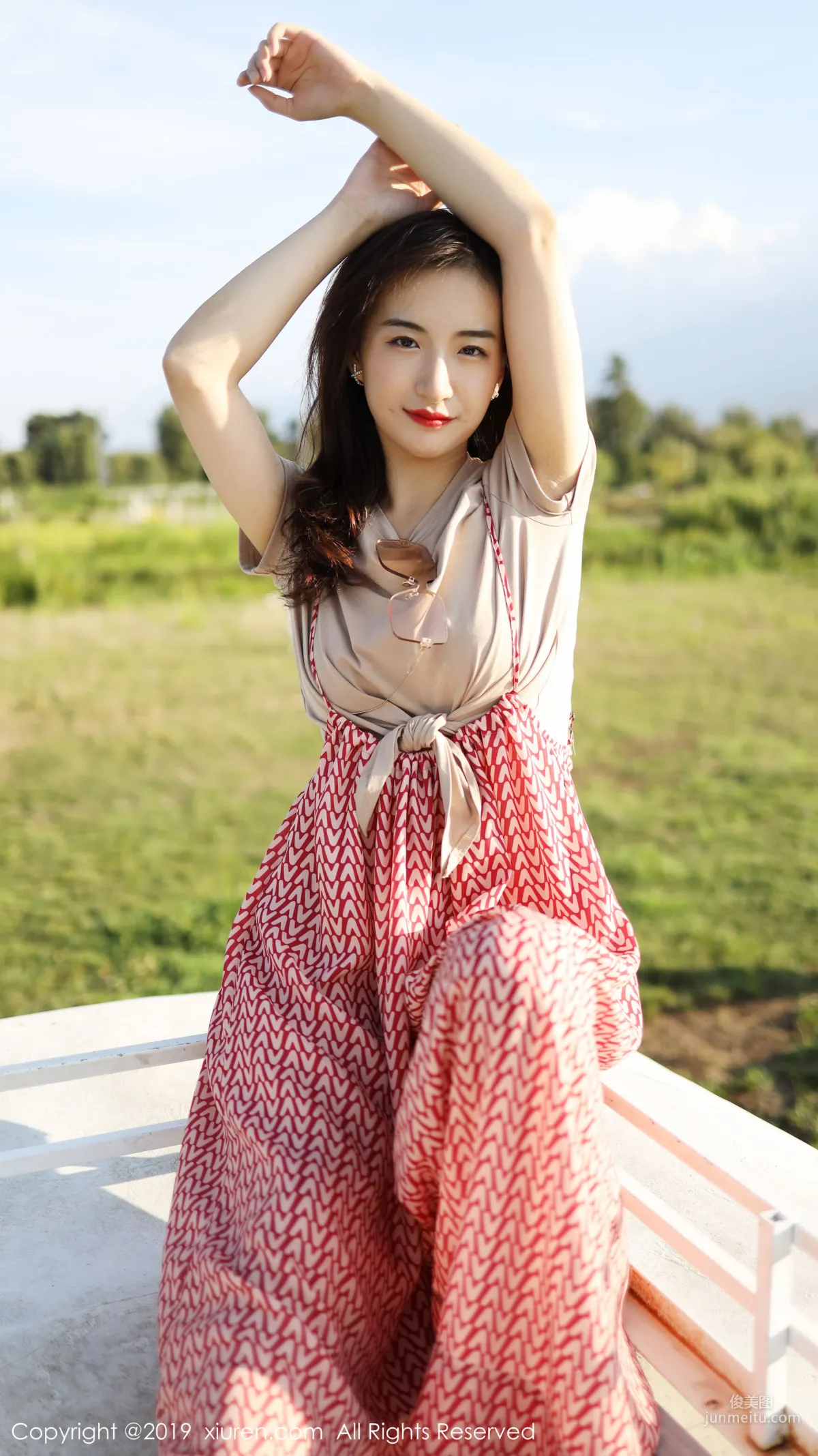 Yi'er Latte Outdoor Fresh Sweet Style Series [XiuRen] No.1718 Photo Set photo 6