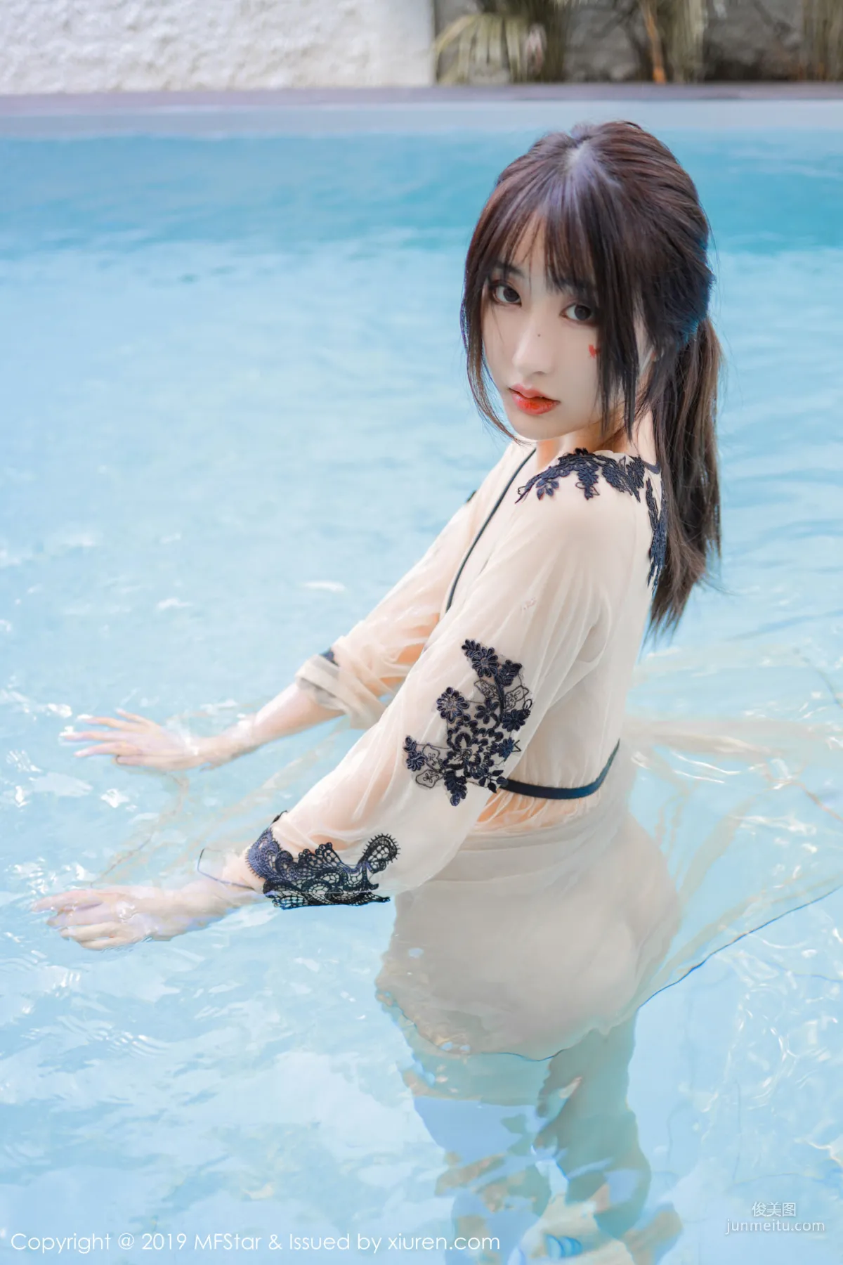 Betty Lin Zixin Pool Bath Beauty Series [MFStar] Vol.230 Photo Set photo 22